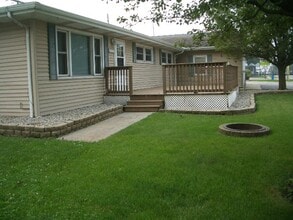 Building Photo - 247 Crestview Ln