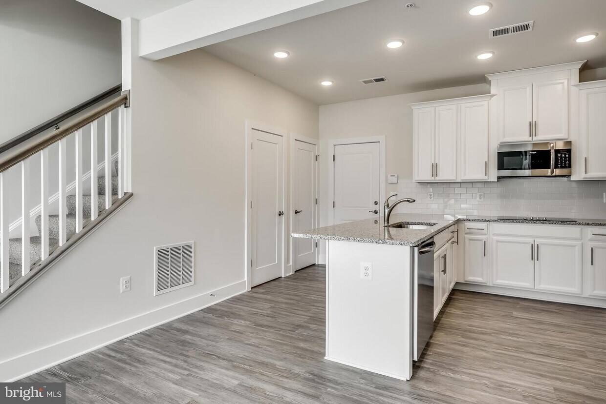 41 Silverway Dr, Herndon, VA 20170 Townhome Rentals in Herndon VA