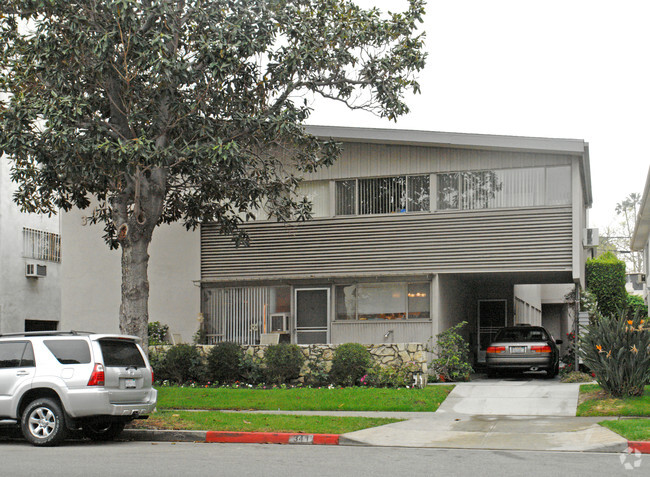 Building Photo - 341 S Doheny Dr