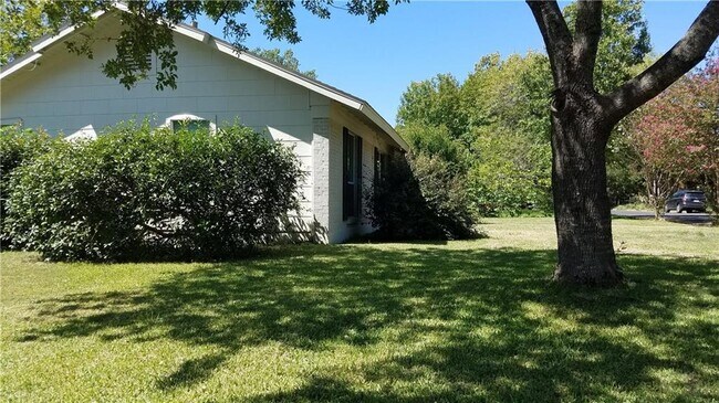 Building Photo - 4701 Sylvandale Dr