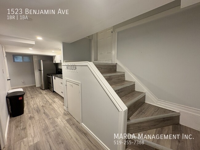 Building Photo - RENOVATED 1 BED/1BATH - LOWER UNIT ALL-INC...