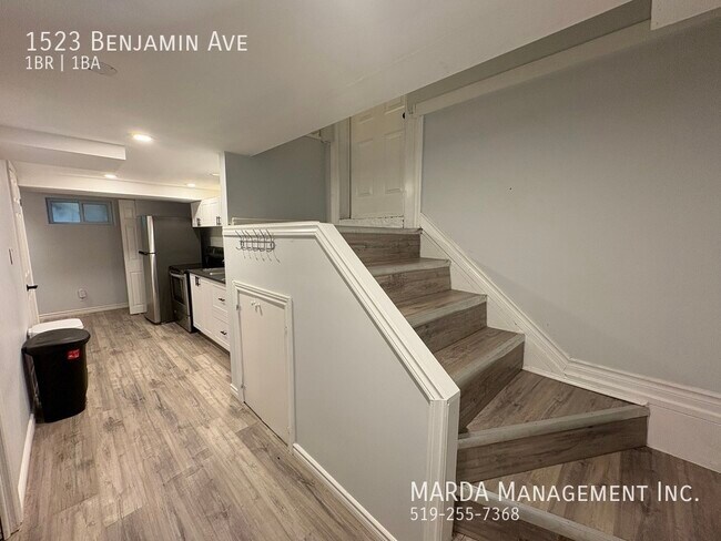 Photo du bâtiment - RENOVATED 1 BED/1BATH - LOWER UNIT ALL-INC...