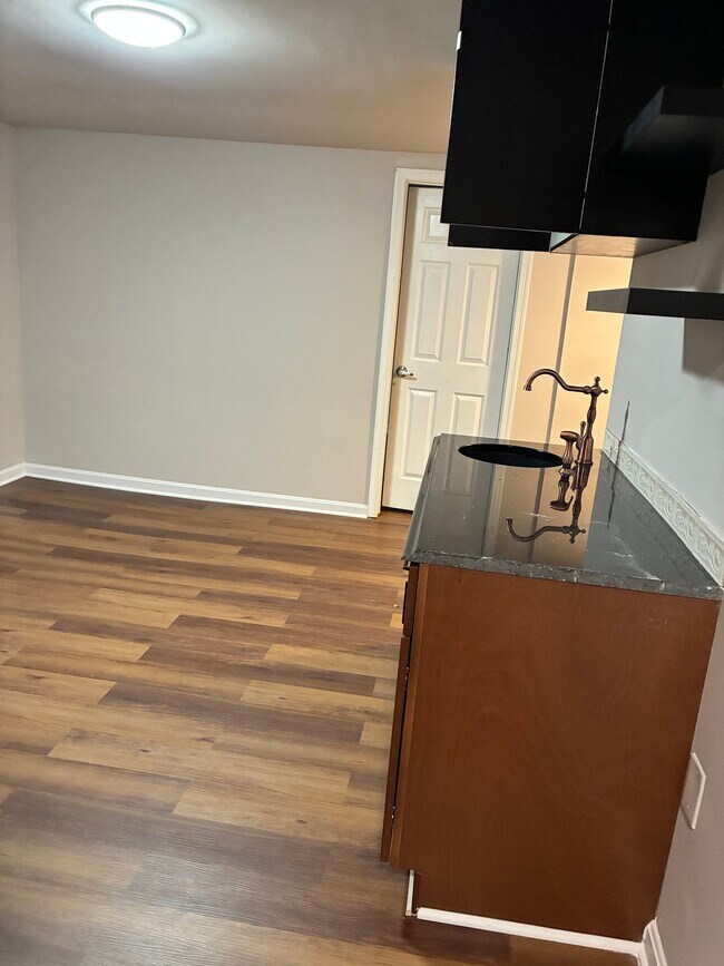Foto del edificio - 15087 Holleyside Dr