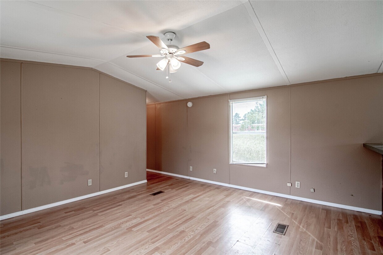 Primary Photo - 1345 FM 405 Rd