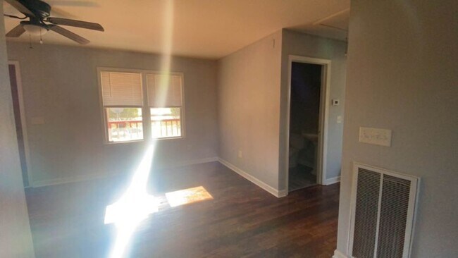 Building Photo - 6912 Ayres Ln Rd