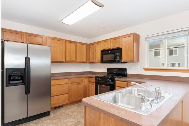 Building Photo - 562 Lincoln Station Dr