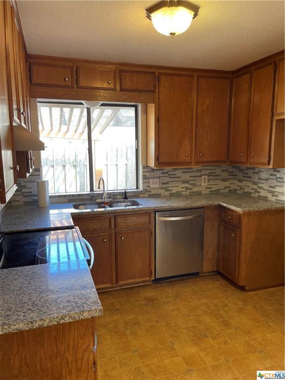 Building Photo - 102 Montego Ct