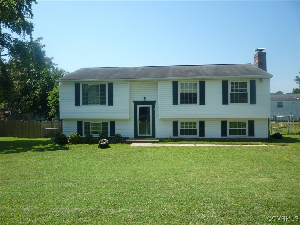 Foto principal - 7479 Jennifer Ln