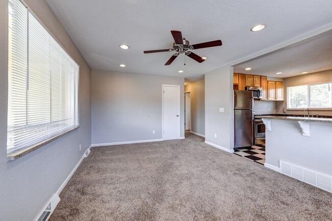 Foto del edificio - 3873-3883 West 89th Way