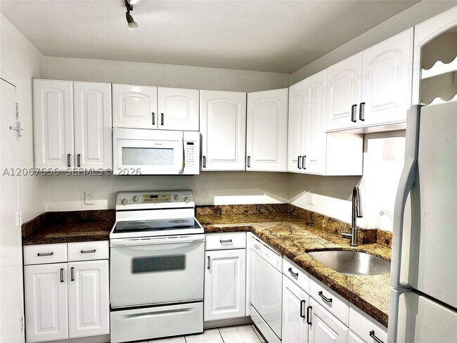 Foto del edificio - 400 Kings Point Dr