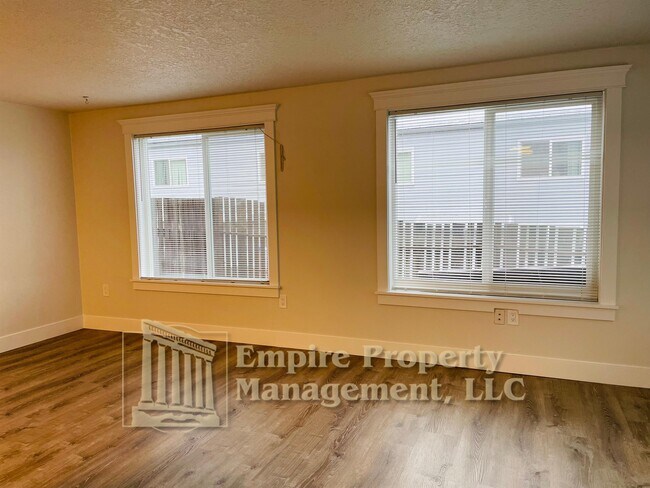 Foto del edificio - 561 Holbrook Ln