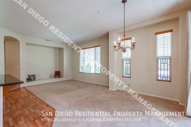 Building Photo - Gorgeous 3 Bed / 3 Bath Townhome in Gated ...