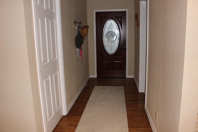 Entry - 516 S Jefferson St