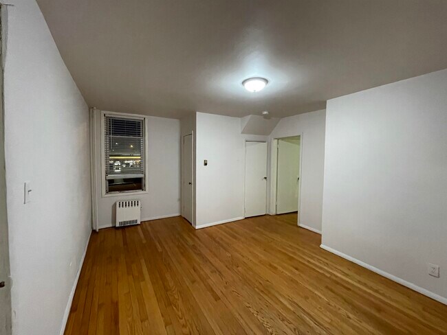 Building Photo - 861 7th St
