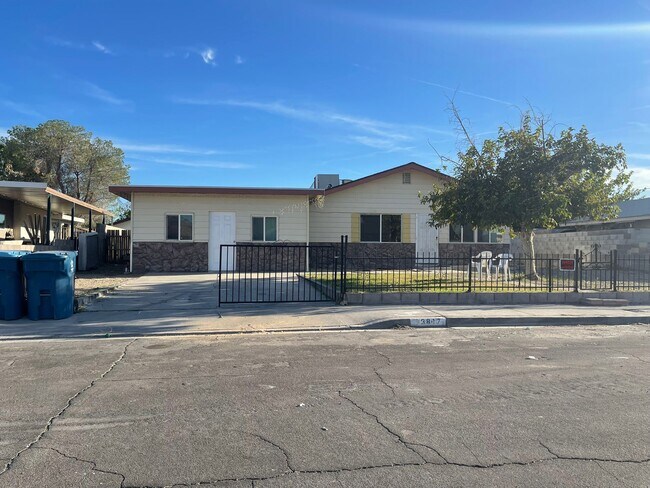 Building Photo - 3817 E Clear Lake Ct