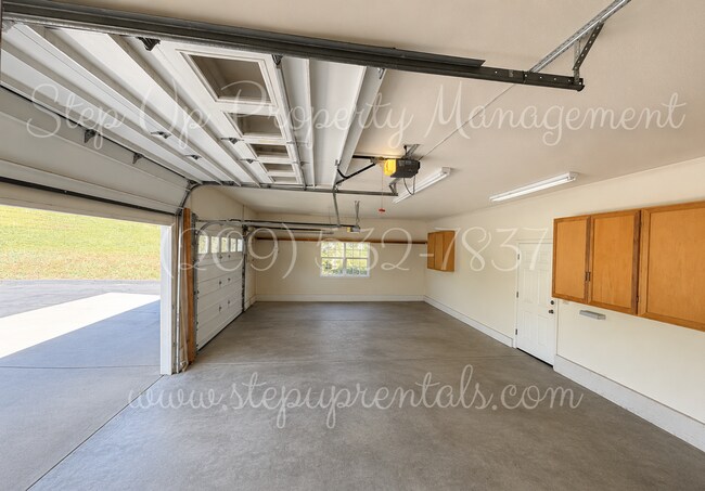 Foto del edificio - Spacious Curtis Creek Ranch Home in a Quiet Cul-de-Sac with Large Garage & Private Outdoor Space