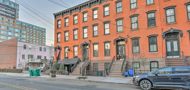 Foto del edificio - 241 Marin Blvd