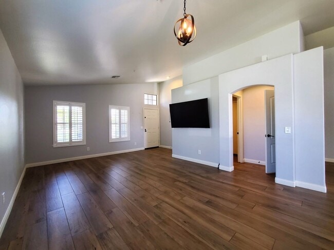 Building Photo - MCDOWELL MTN RANCH 3 BEDROOM HOME W FIREPI...