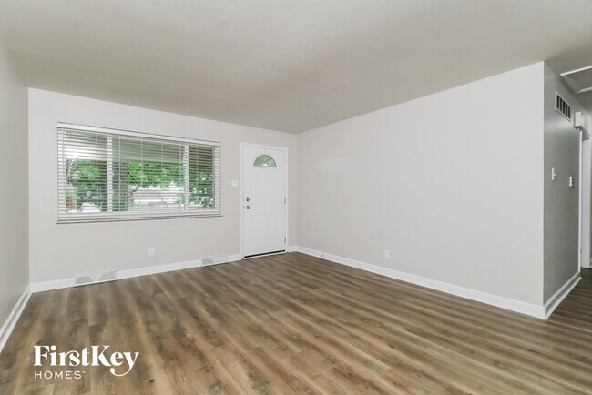 Building Photo - 551 W Essex Ave