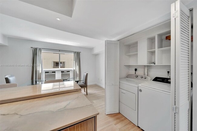 Washer / Dryer - 1000 SW 104th Ct