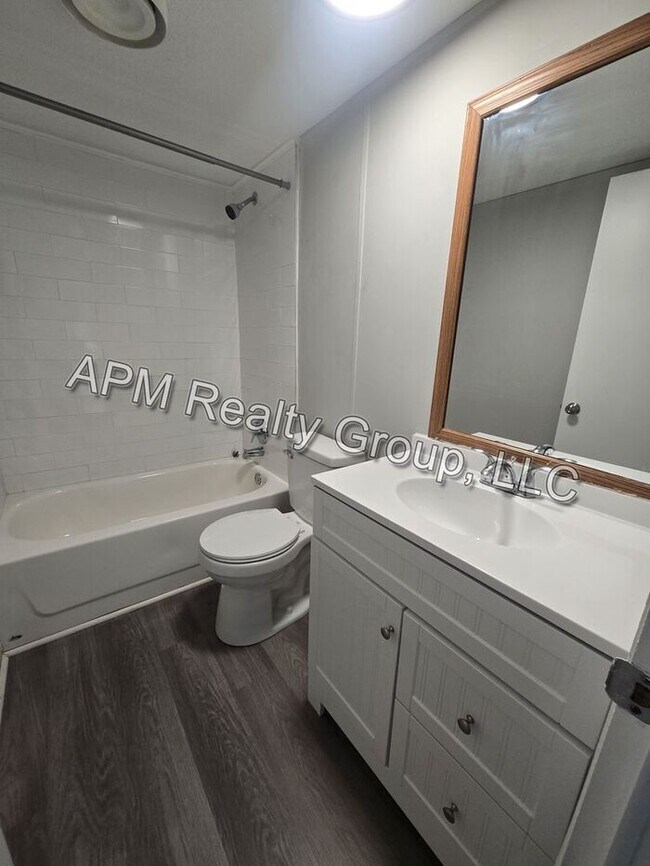 Building Photo - Spacious modular home in Hopkins