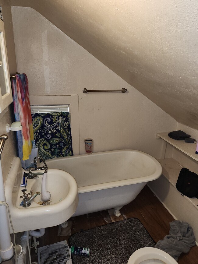 Bathroom - 524 5th St