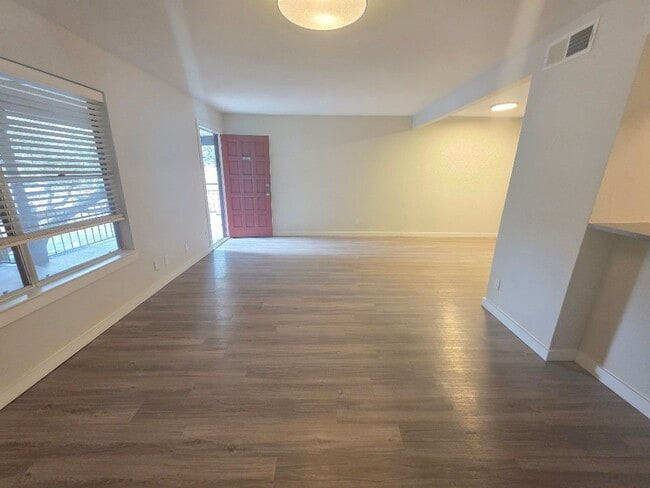 Interior Photo - Kensington Court