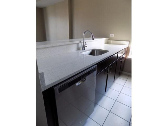 Foto del edificio - 1723 N Halsted St