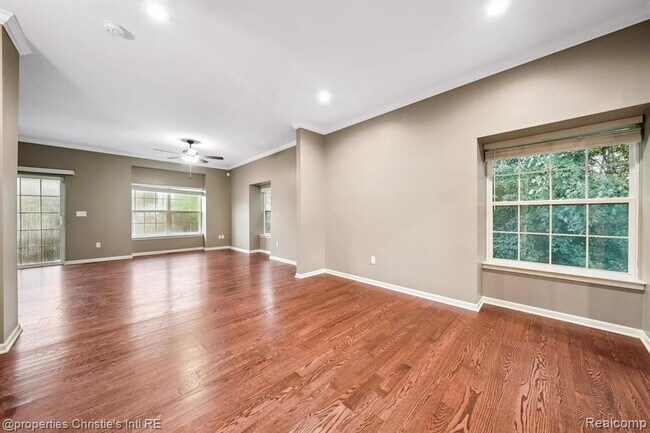 Foto del edificio - 22051 Parkview Dr