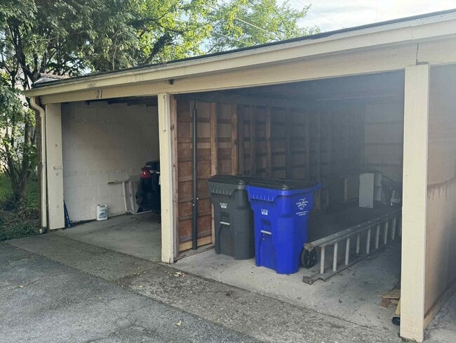 Building Photo - 2021 Harwitch Rd