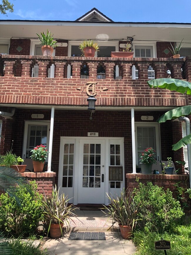 Front entry way - 812 Branard St Apartment