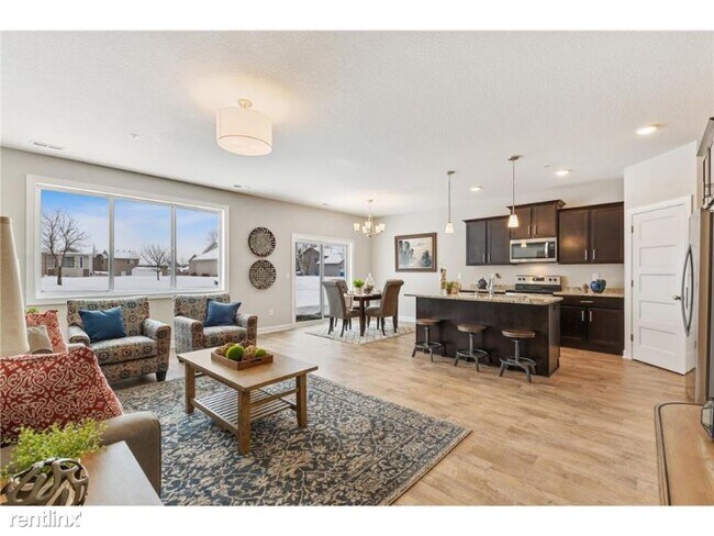 Building Photo - 4 br, 3 bath Townhome - 2107 Cleveland Ln S