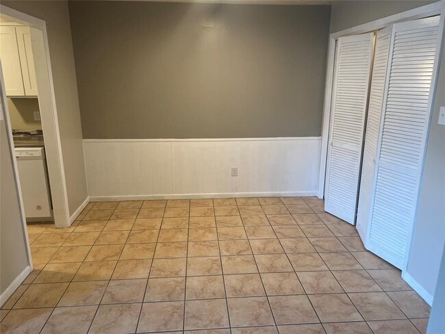 Building Photo - 2406 Bandera Dr