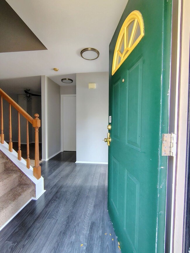 Building Photo - 24757 Bashian Dr