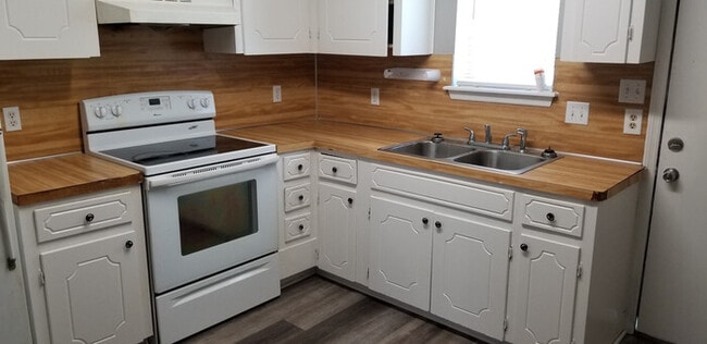 Building Photo - 2 BD, 1 BA, duplex in Cabot