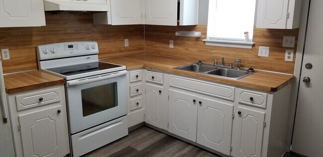 Foto del edificio - 2 BD, 1 BA, duplex in Cabot