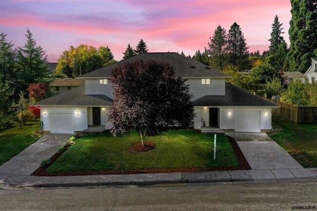 Building Photo - Beautifully Updated 4 Bedroom in a Quiet C...