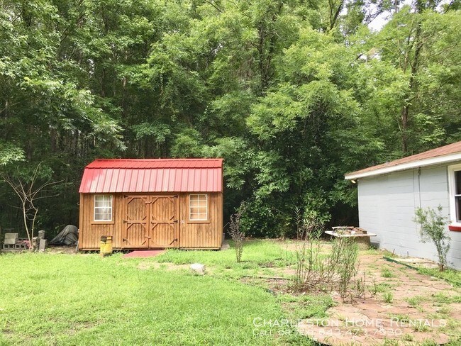 Building Photo - 3 Bedroom 2 Bath House in Summerville