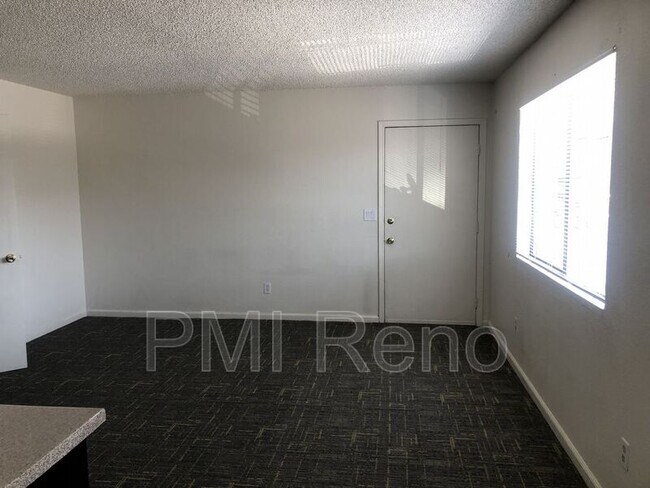 Foto del edificio - 2560 E St
