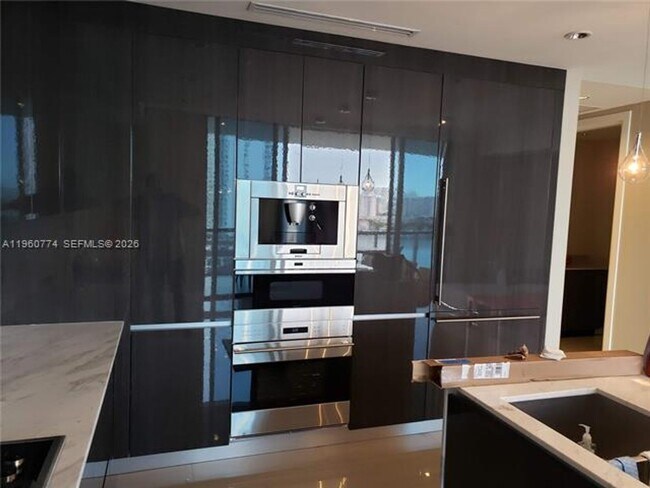 Foto del edificio - 3250 NE 188th St