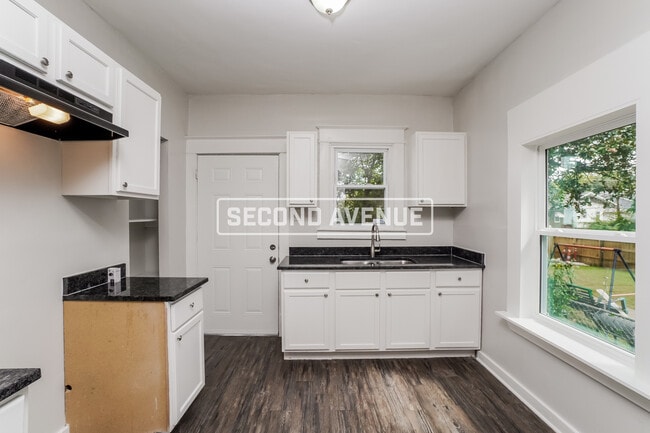 Building Photo - 741 Dearborn Ave