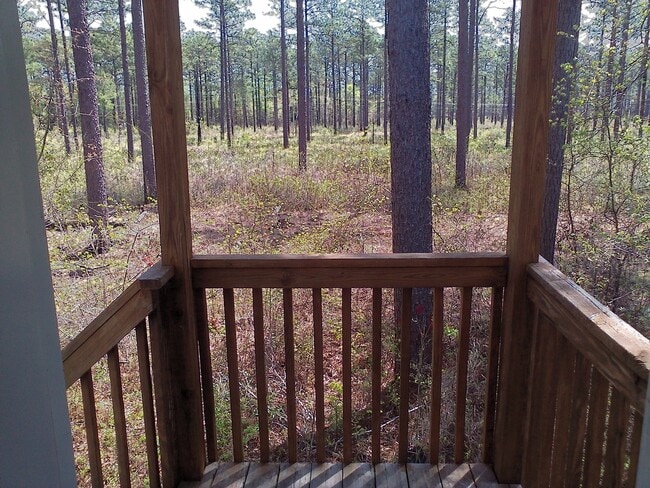 Building Photo - 2 Bedroom, 1 bath apartment Upstairs Unit