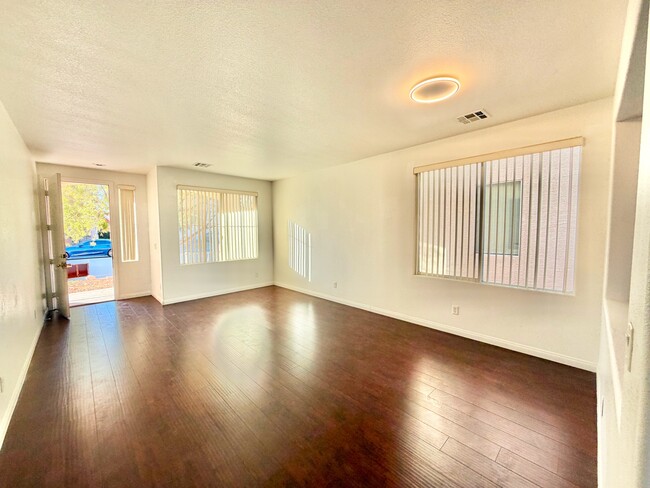 Building Photo - 2952 Jacaranda Dr