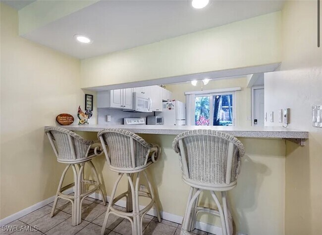 Foto del edificio - 4080 Looking Glass Ln