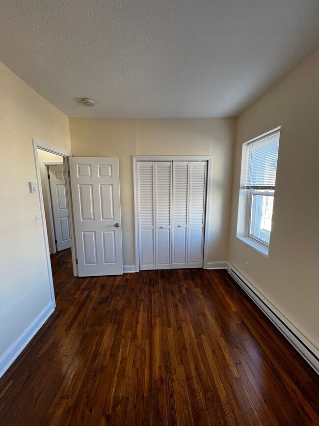 Foto del edificio - Mission Hill 2 Bed – No Broker Fee – Hot Water Included – 9/1