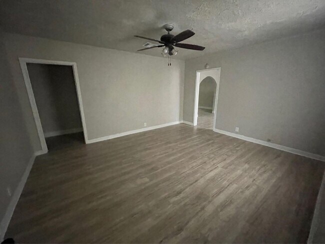 Foto del edificio - 5229 Rue St