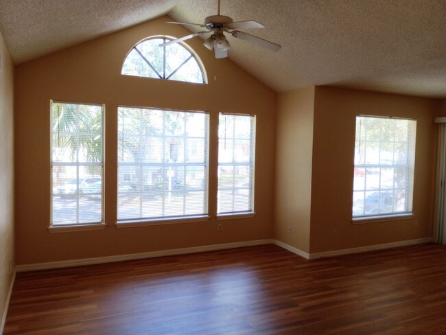Building Photo - **For Sale w. Outside Agent** TW2127