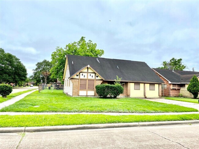 Building Photo - 6230 Standing Oaks Dr