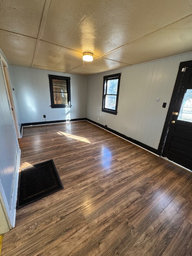 Building Photo - 1411 Harding St