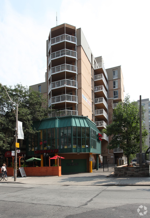 Building Photo - 25 Wellesley St E